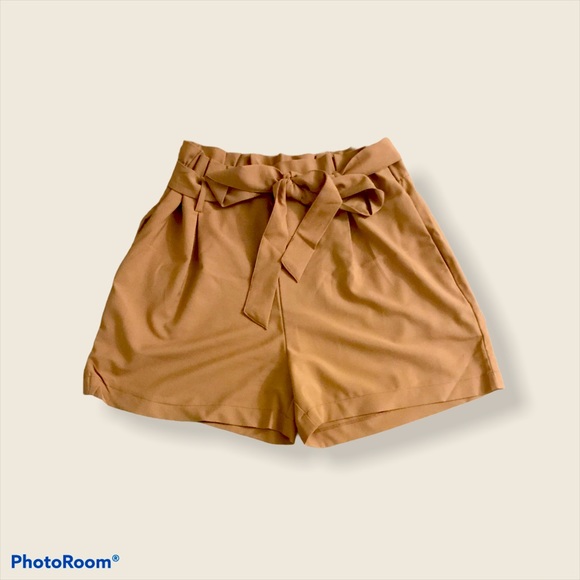 Have shorts khaki size large - Picture 1 of 2